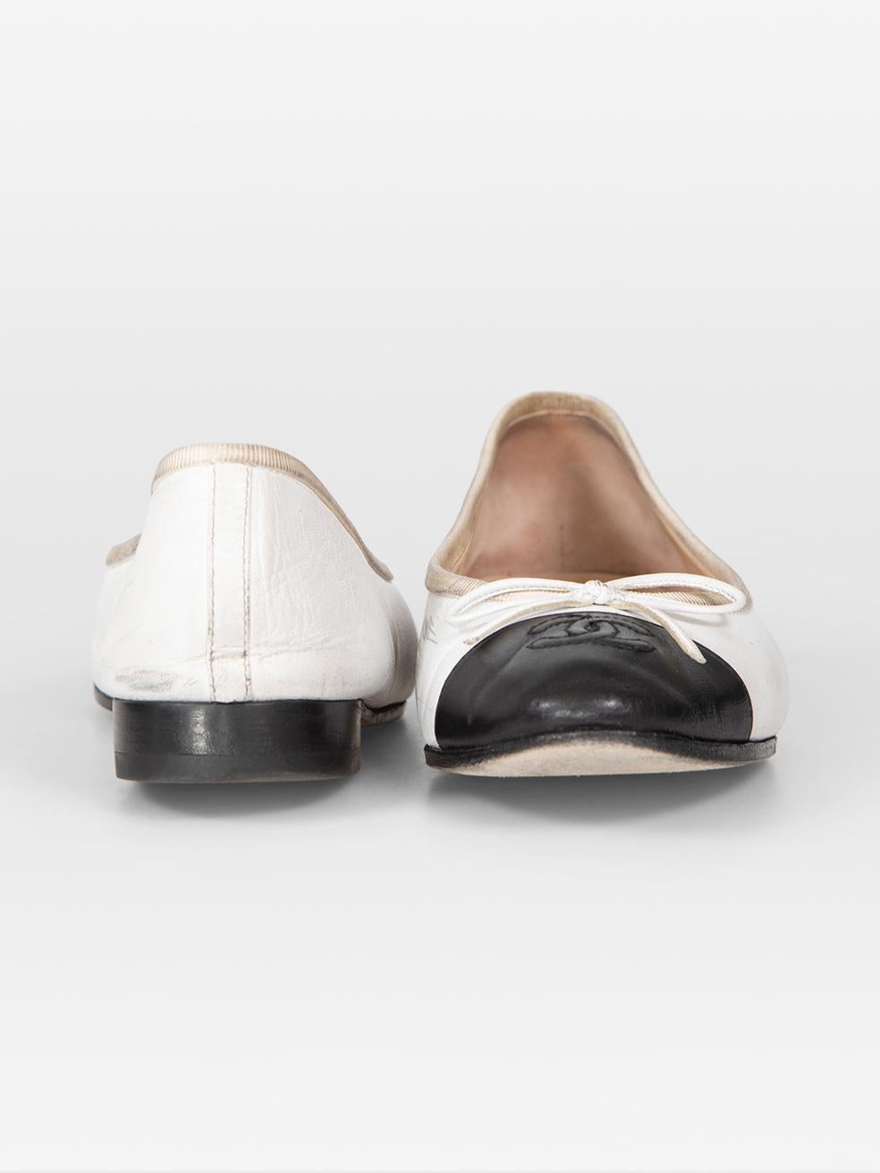 Chanel White Leather Cap Toe Ballet Flats Size IT 36.5 In Good Condition For Sale In London, GB