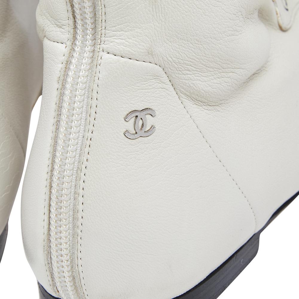 Chanel Weiße hochhackige Kniehohe Stiefel aus Leder mit Kapuze Größe 38 3
