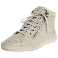 Chanel White Leather CC High Top Sneakers Taille 36