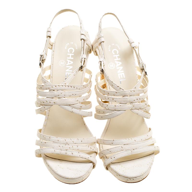 Chanel White Leather Chain Embellished Cork Heel Strappy Sandals Size 41.5 In New Condition In Dubai, Al Qouz 2
