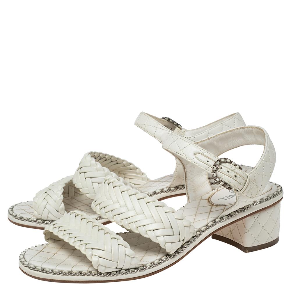 Chanel surely knows how to impress women and these white sandals truly entice us with their beauty. Meticulously crafted from leather, these beauties are decorated with chain embellishments and feature an open-toe silhouette. They flaunt multiple