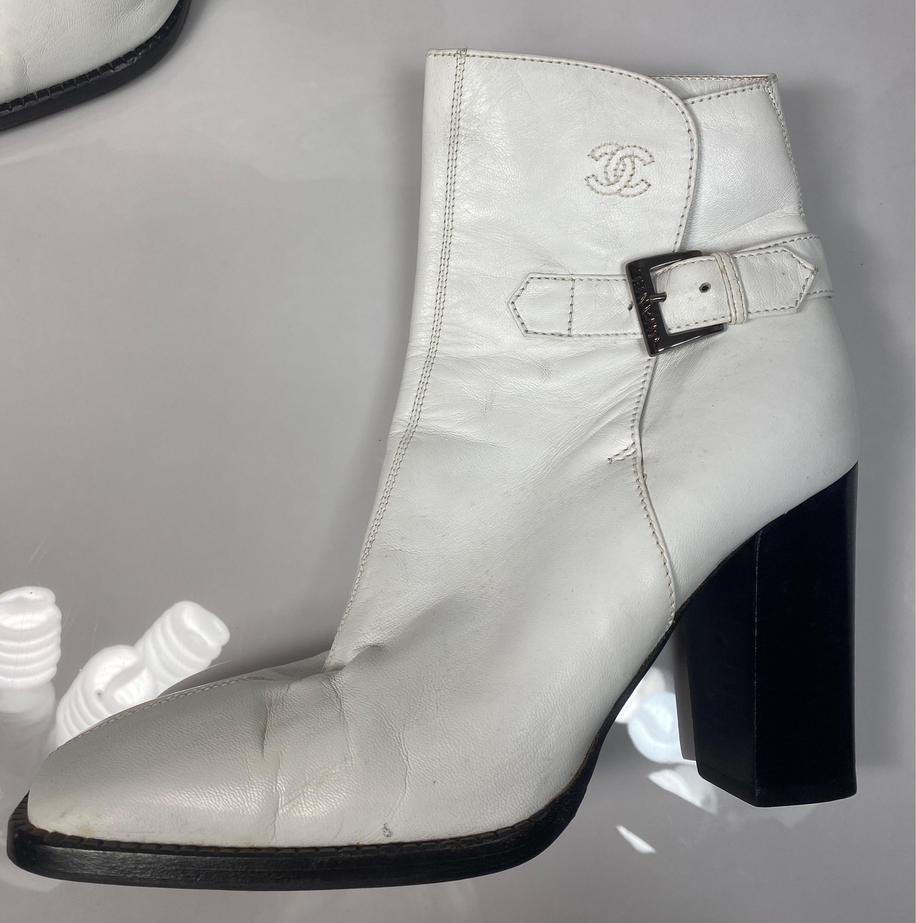 Chanel White Leather Chunky Wood Stack Heel Short Boot -Size 36.5 For Sale 7
