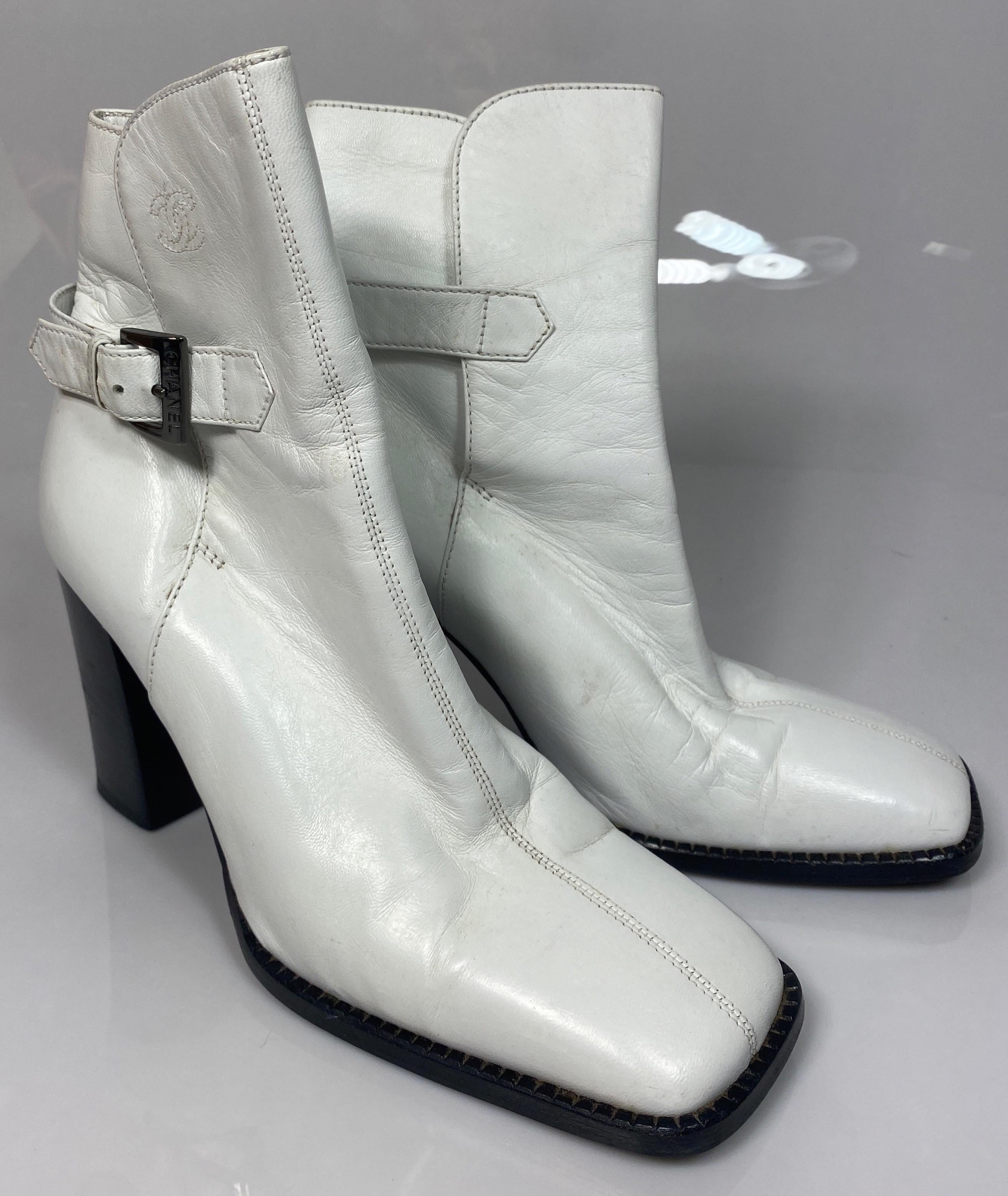 Chanel White Leather Chunky Wood Stack Heel Short Boot -Size 36.5 For Sale 5