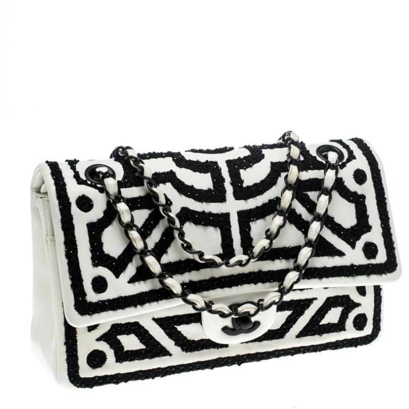 Chanel White Leather Embroidered Medium Classic Double Flap Bag In Good Condition In Dubai, Al Qouz 2