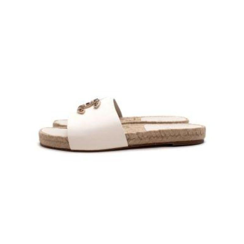 Chanel White Leather Espadrille Sliders with Embellished Logo In Excellent Condition For Sale In London, GB