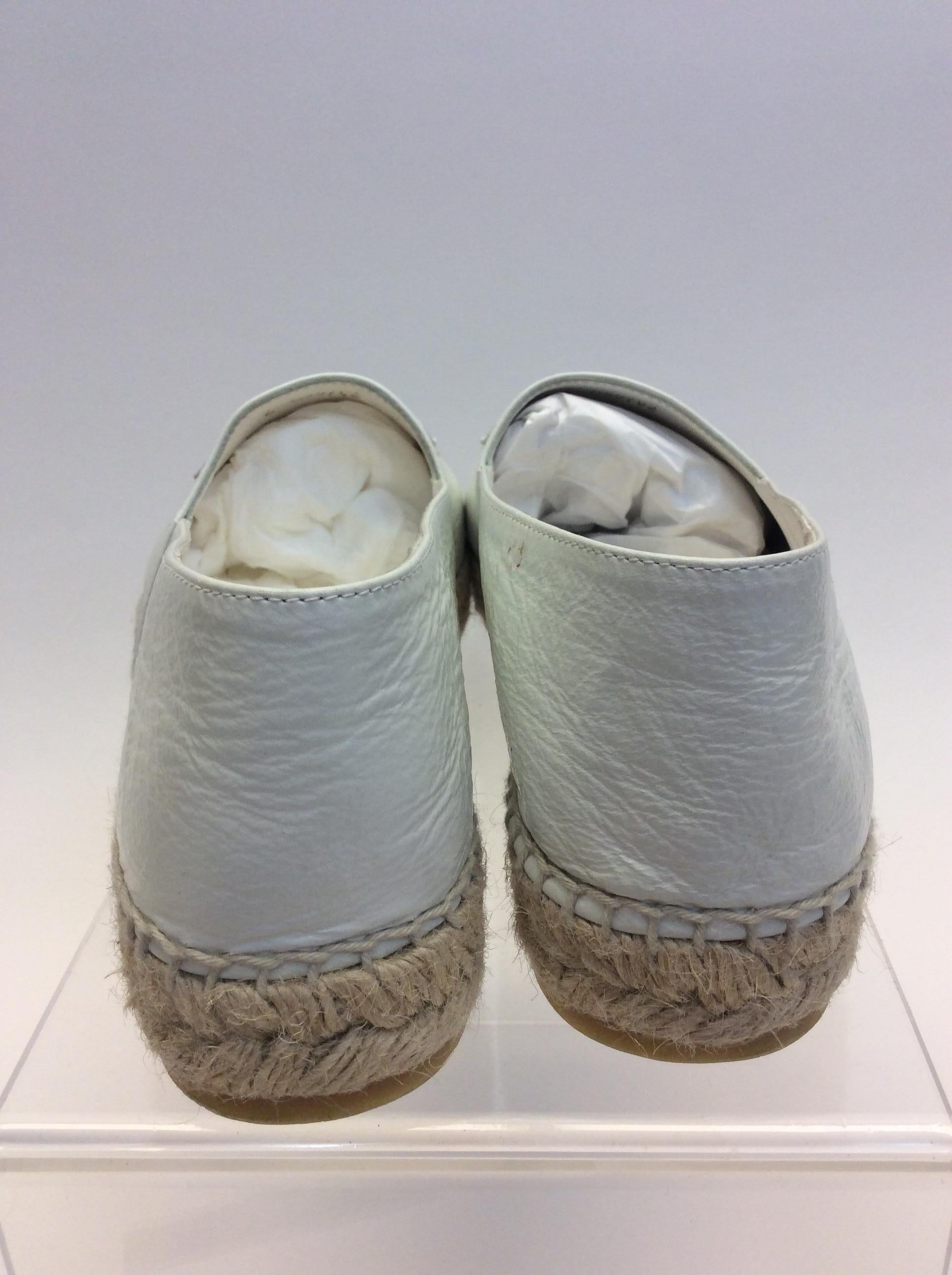 Chanel White Leather Espadrilles In Good Condition For Sale In Narberth, PA