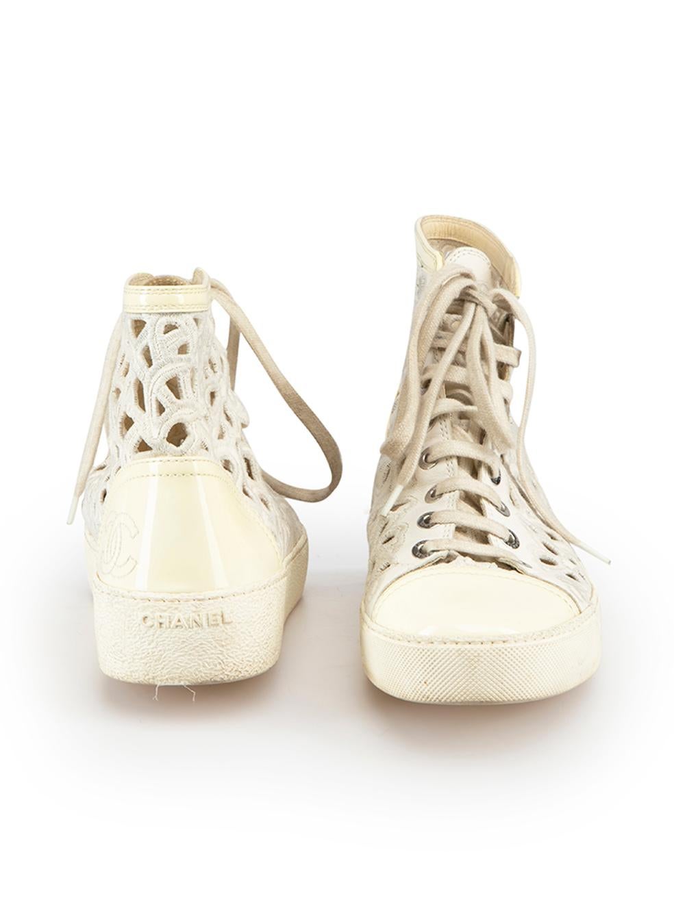 Chanel White Leather Floral High Top Trainers Size IT 36 In Good Condition For Sale In London, GB