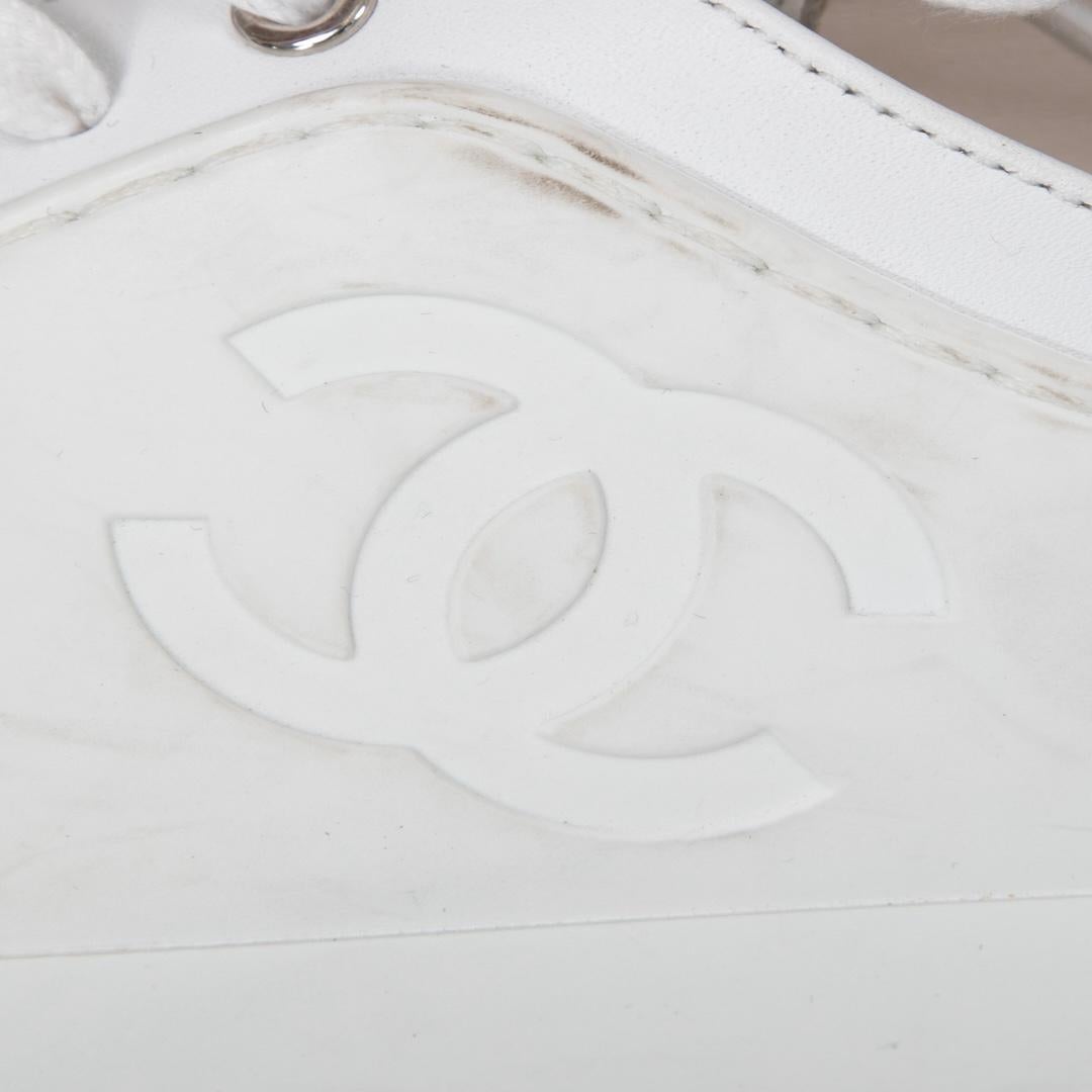 Baskets Chanel en cuir blanc avec logo CC imbriqué Taille IT 38.5 Pour femmes en vente