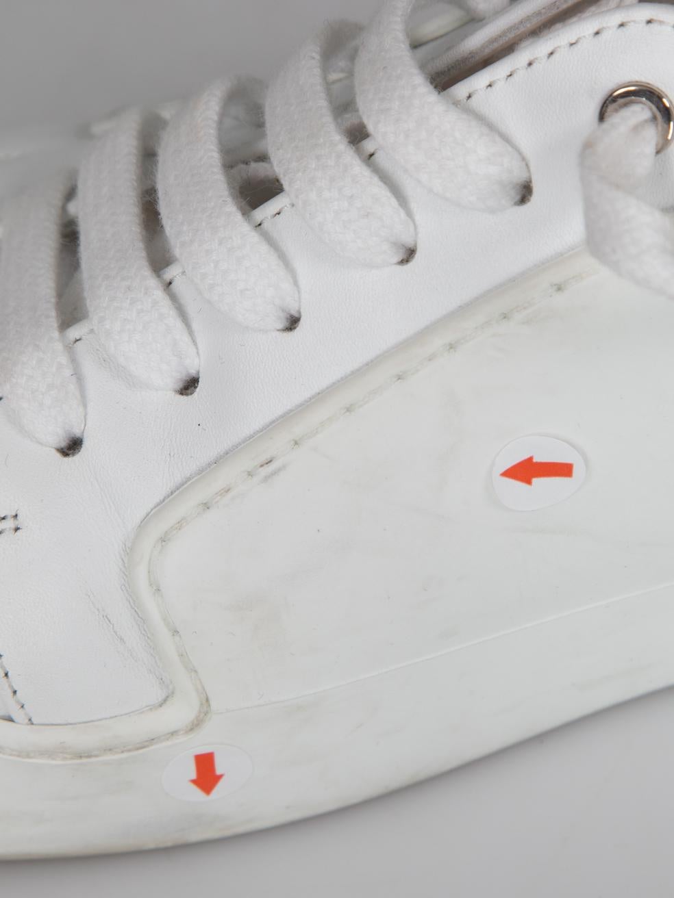 Baskets Chanel en cuir blanc avec logo CC imbriqué Taille IT 38.5 en vente 2