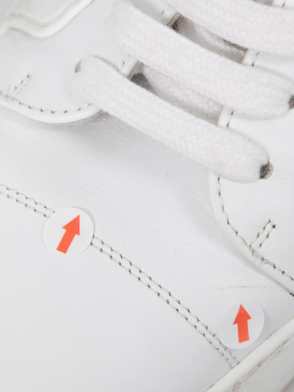 Baskets Chanel en cuir blanc avec logo CC imbriqué Taille IT 38.5 en vente 3