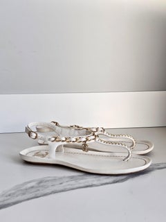 Chanel White Leather Interwoven Chain Thong Sandals CC Charm Full Set 39.5 9.5
