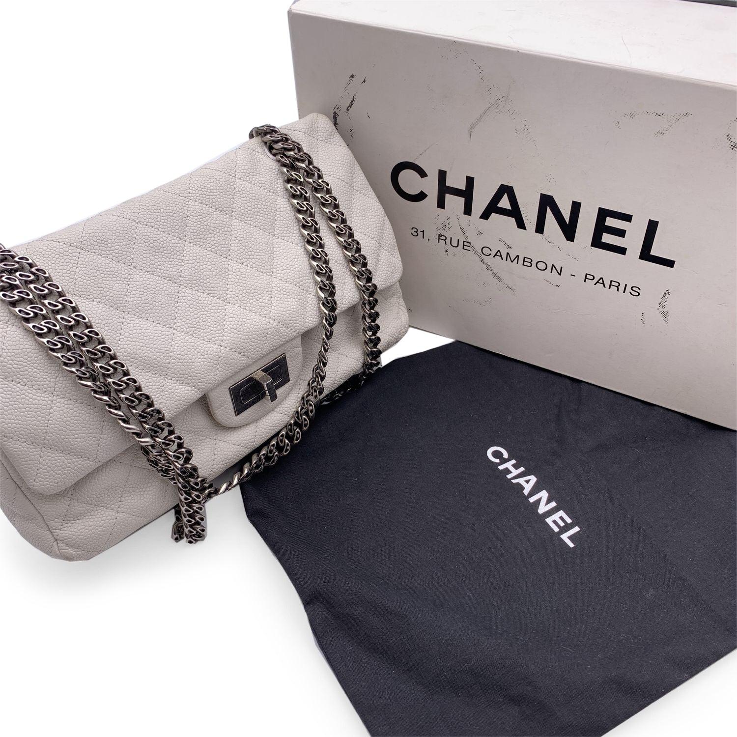 Chanel White Leather Reissue 2.55 Double Flap 225 Shoulder Bag 2000s For Sale 3