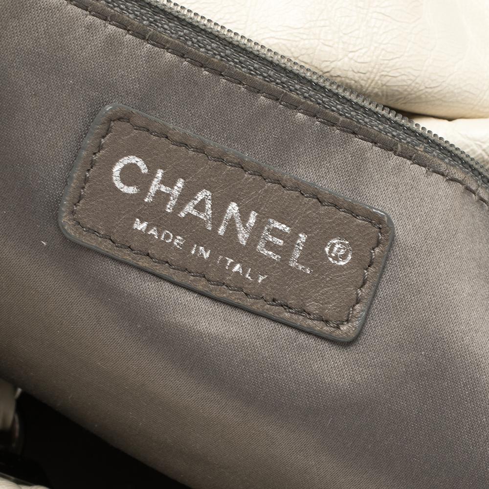 Chanel White Leather Rock and Chain Hobo In Good Condition In Dubai, Al Qouz 2