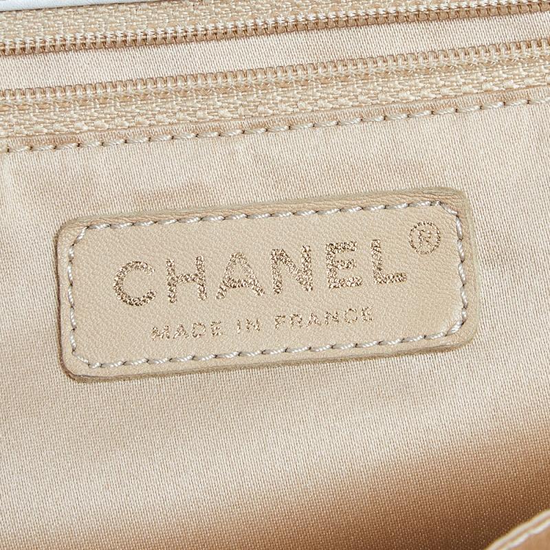 Chanel White Leather Rodeo Drive Flap Bag 6