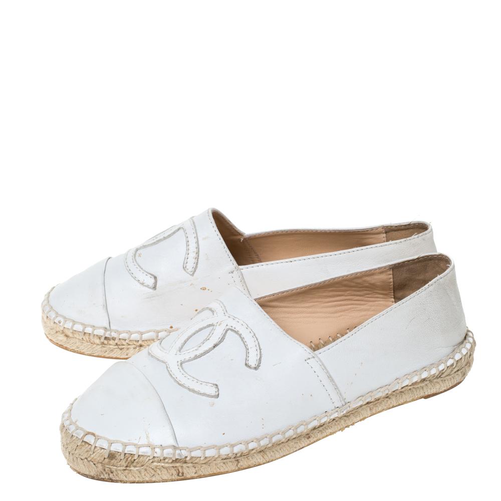 Chanel Weiß Leder Slip On CC Espadrilles Größe 37 2