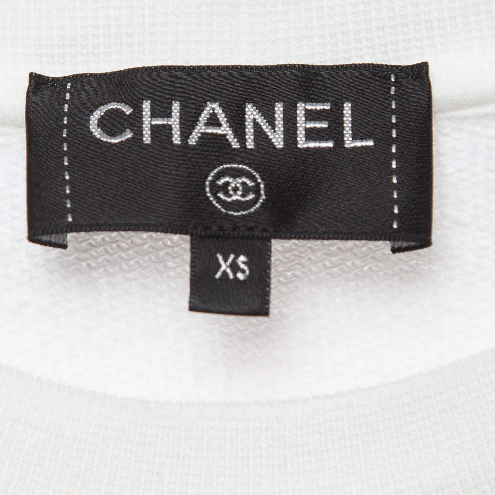  Chanel White Logo Embroidered Cotton Knit Sweatshirt XS In Good Condition In Dubai, Al Qouz 2