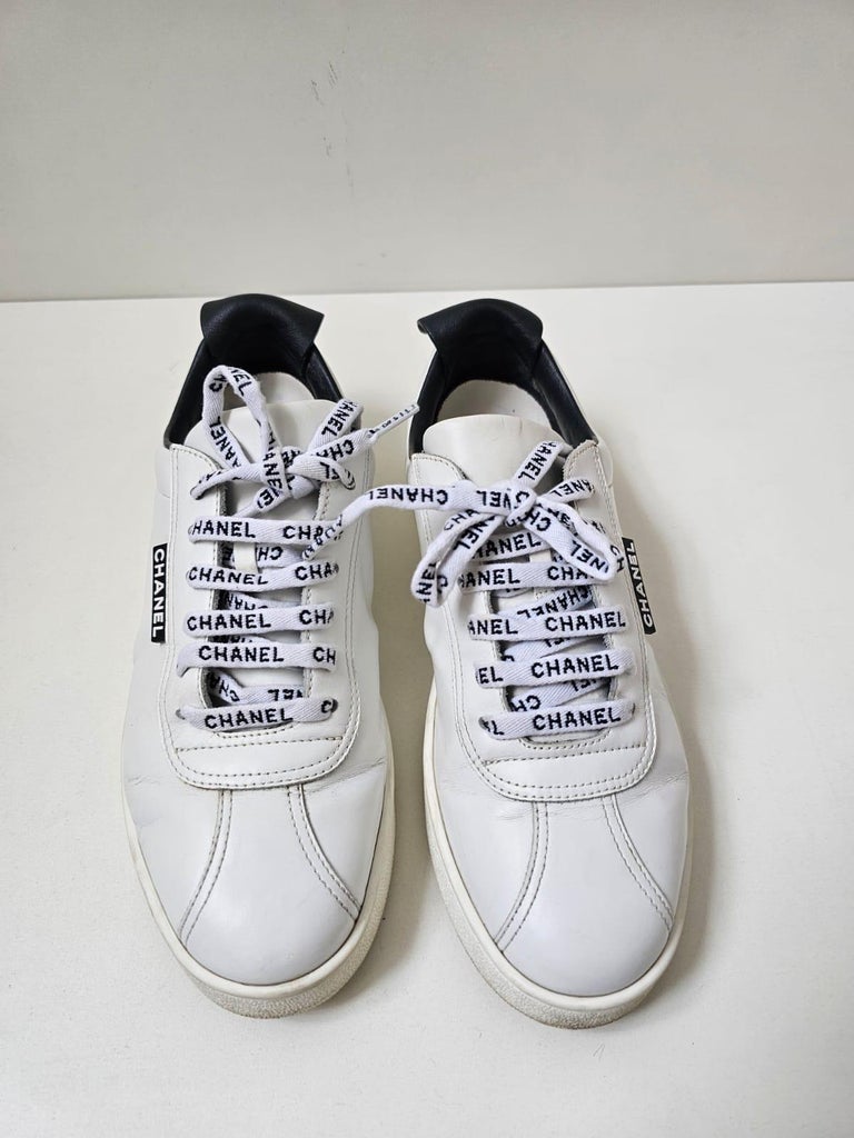 Chanel White Logo Leather Sneakers Size 39 For Sale at 1stDibs