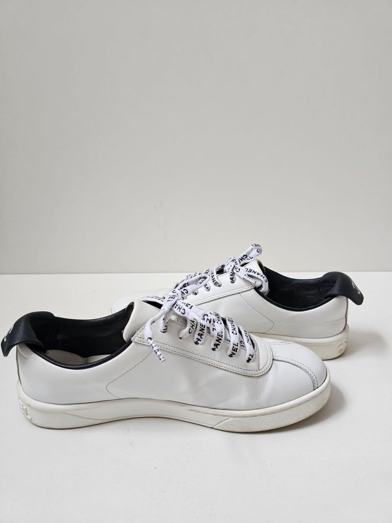 Chanel White Logo Leather Sneakers Size 39 For Sale at 1stDibs