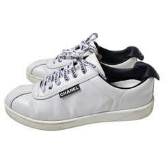 Chanel Weiß Logo Leder Turnschuhe Größe 39