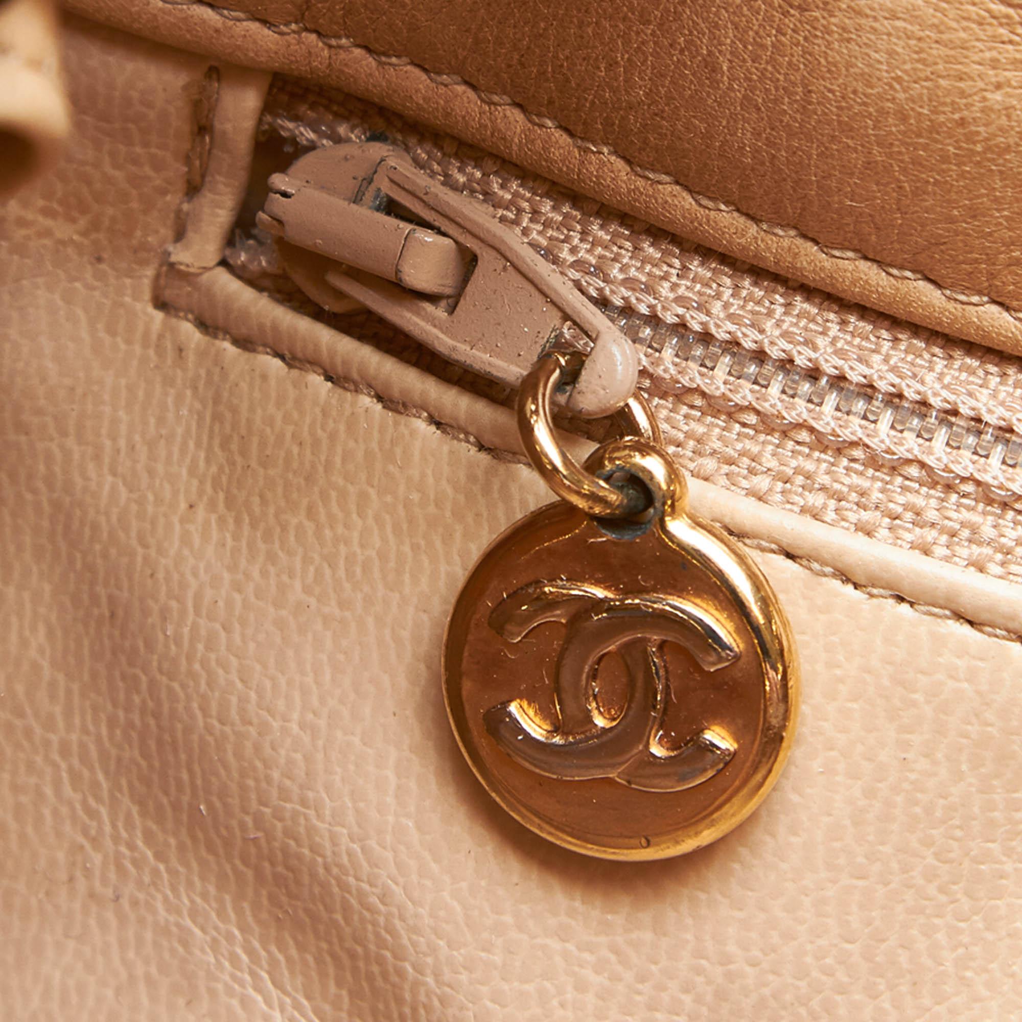 Chanel White Matelasse Chain Shoulder Bag 3