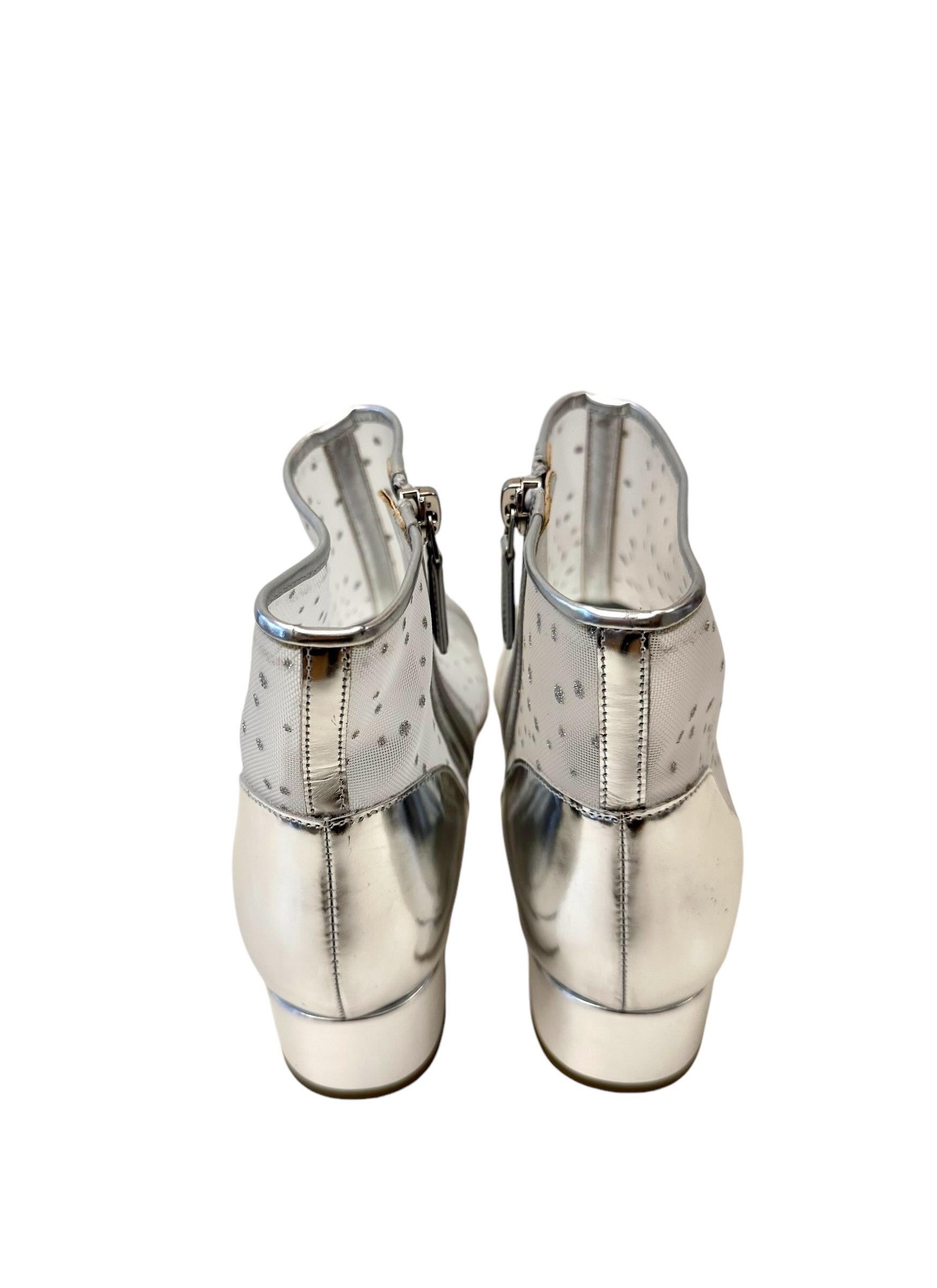 Chanel White Mesh and Silver Mirror Calfskin Short Boots In Excellent Condition In Geneva, CH