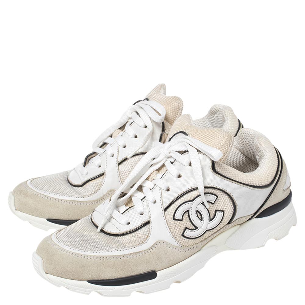 Chanel White Mesh And Suede CC Low-Top Sneakers Size 38.5 In Good Condition In Dubai, Al Qouz 2