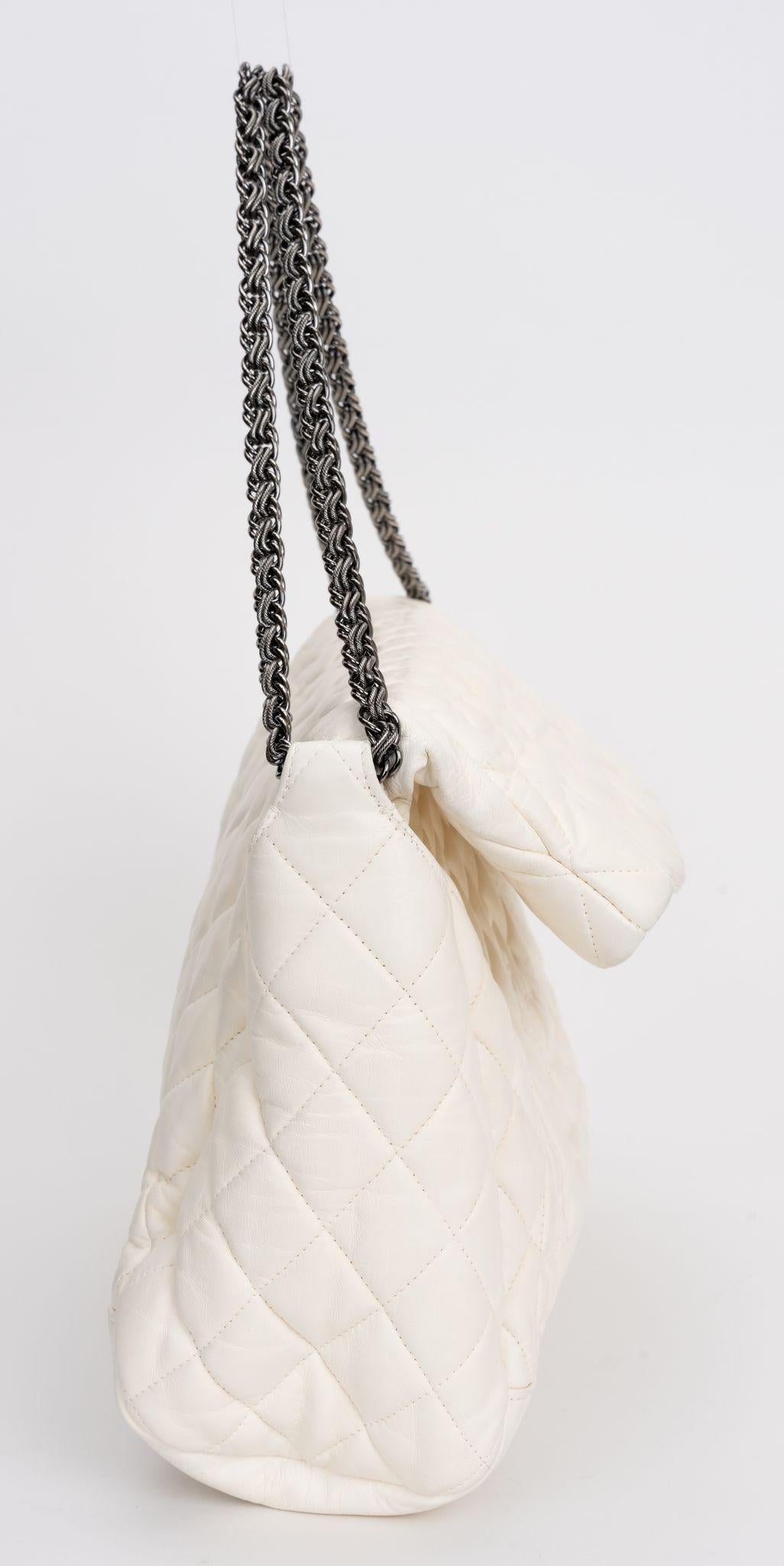Chanel White Moscow Quilted Shoulder Bag In Excellent Condition For Sale In West Hollywood, CA
