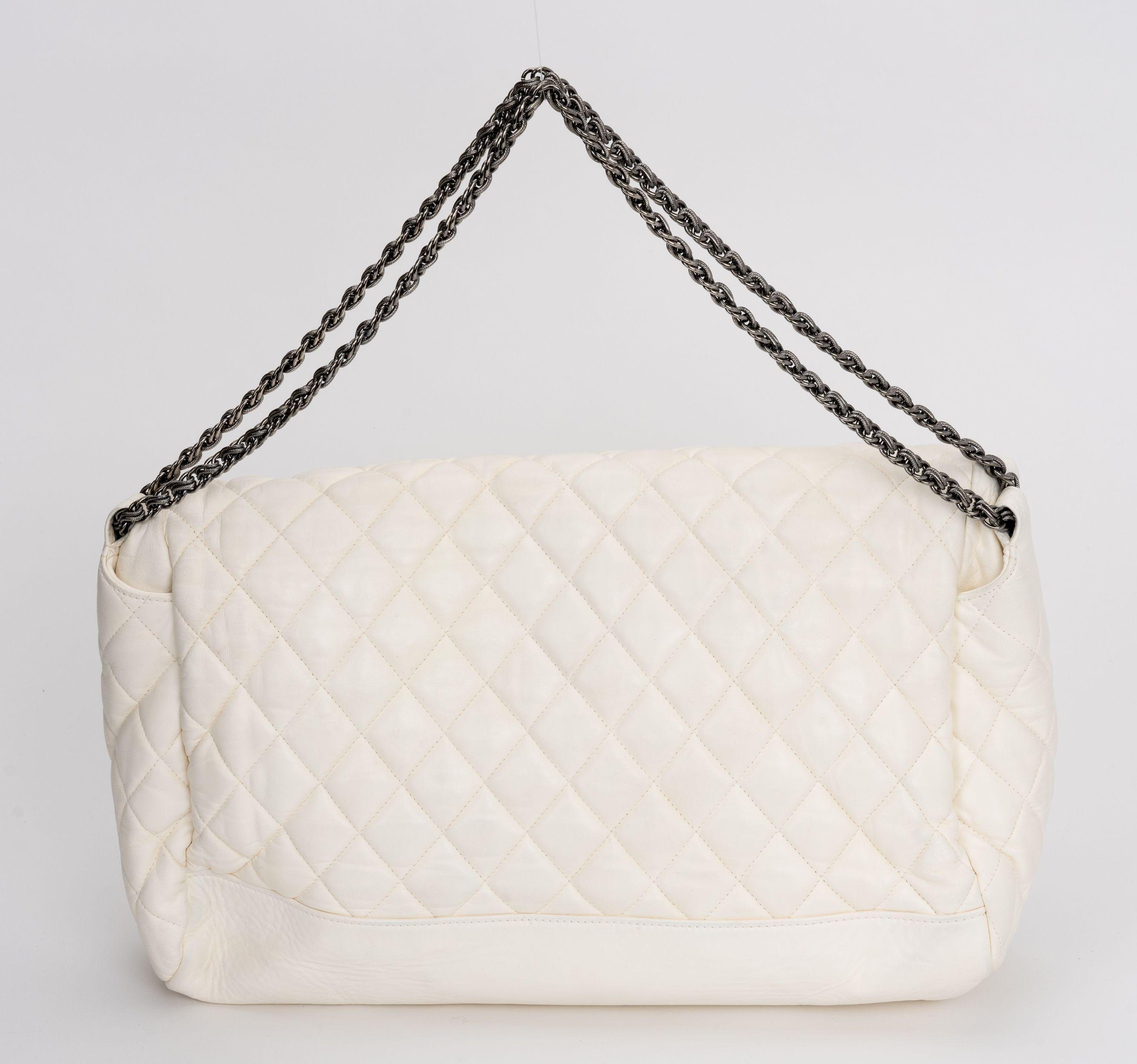 Women's Chanel White Moscow Quilted Shoulder Bag For Sale