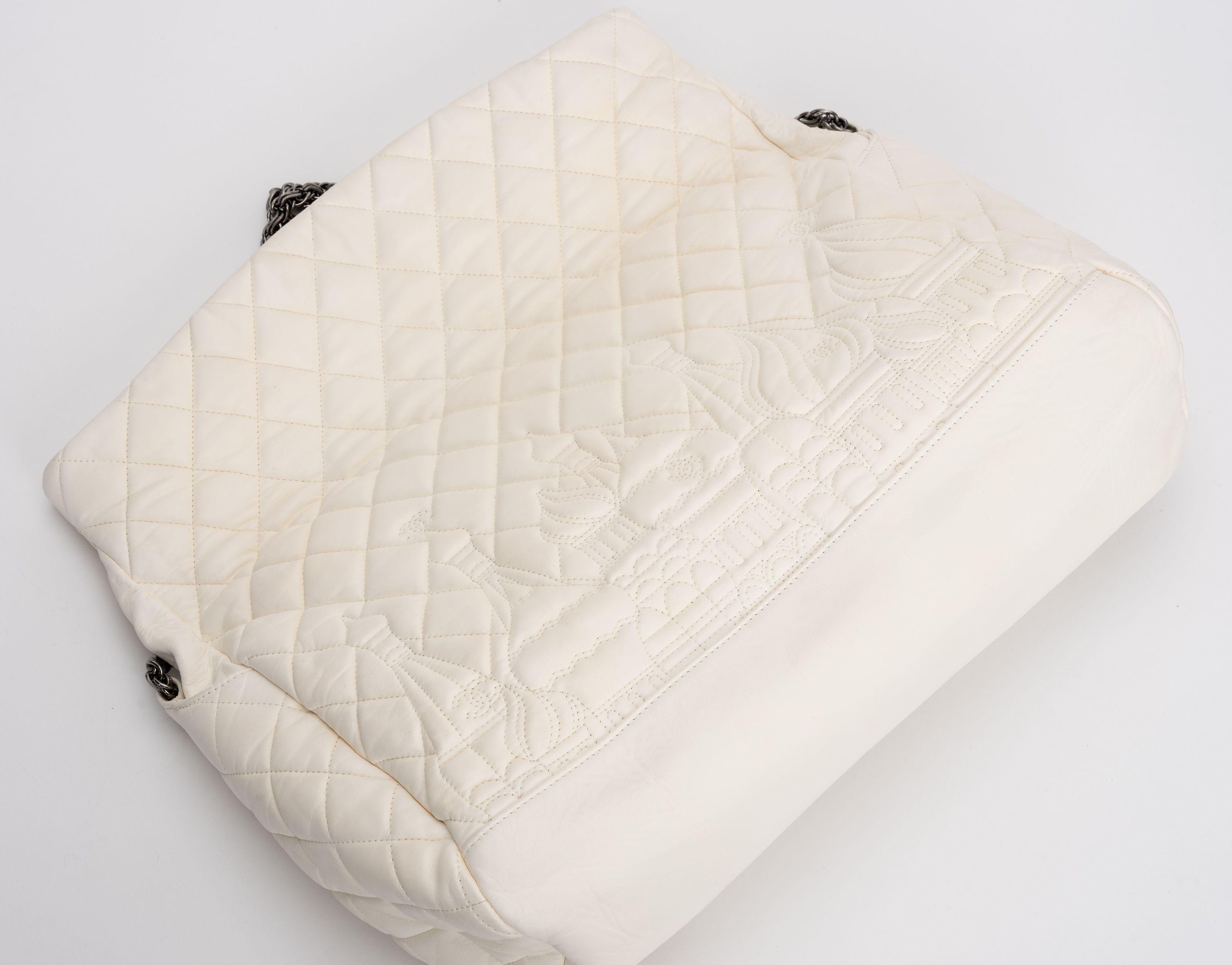 Chanel White Moscow Quilted Shoulder Bag For Sale 1