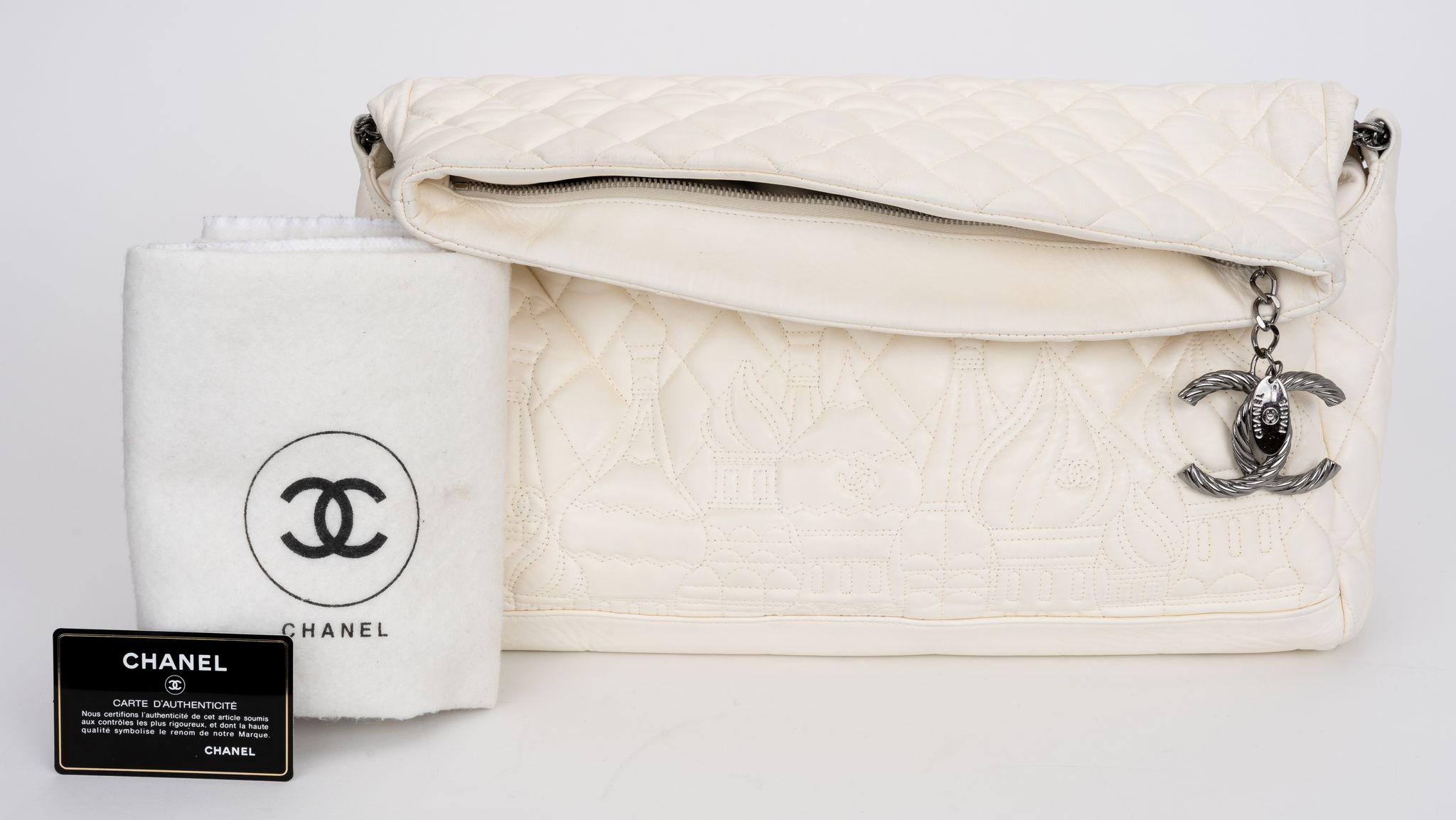 Chanel - Sac porté épaule blanc matelassé Moscou en vente 5