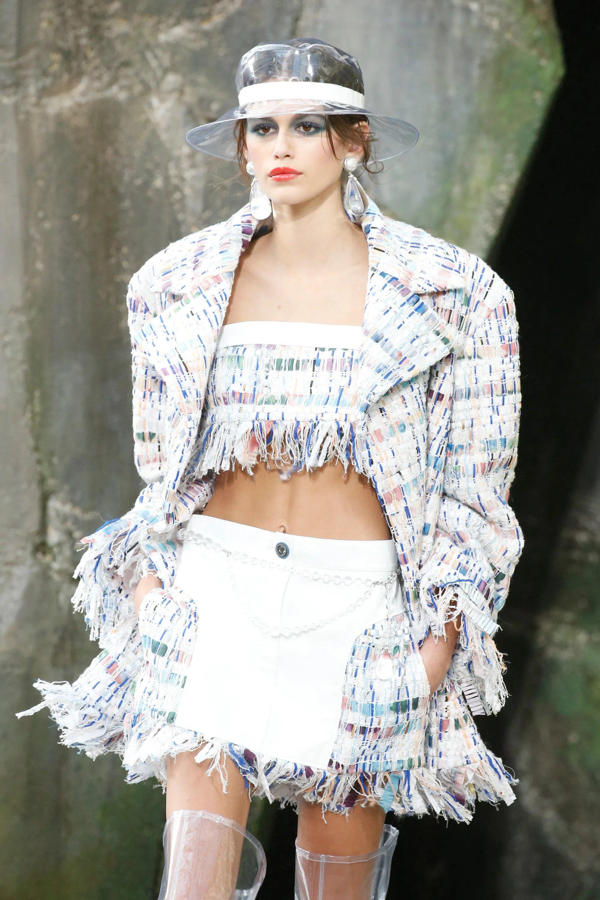 CHANEL Veste en coton blanc et multicolore à franges, 2018, taille 36 XS en vente 7