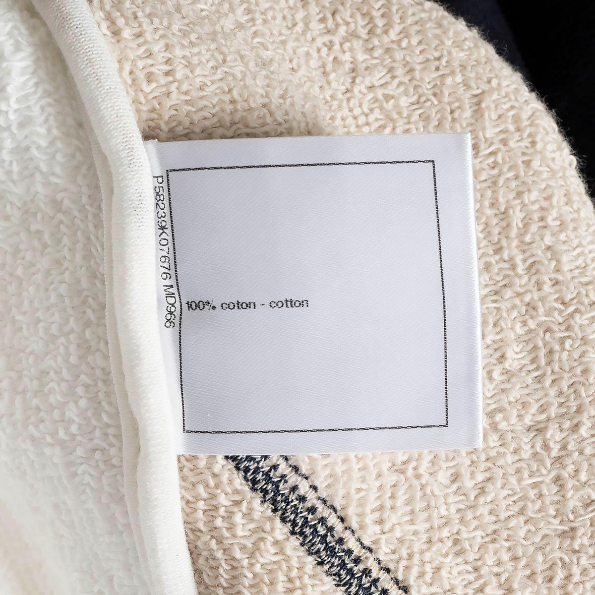 CHANEL white navy beige cotton 2018 18P CC CREWNECK Sweater 36 XS For Sale 3