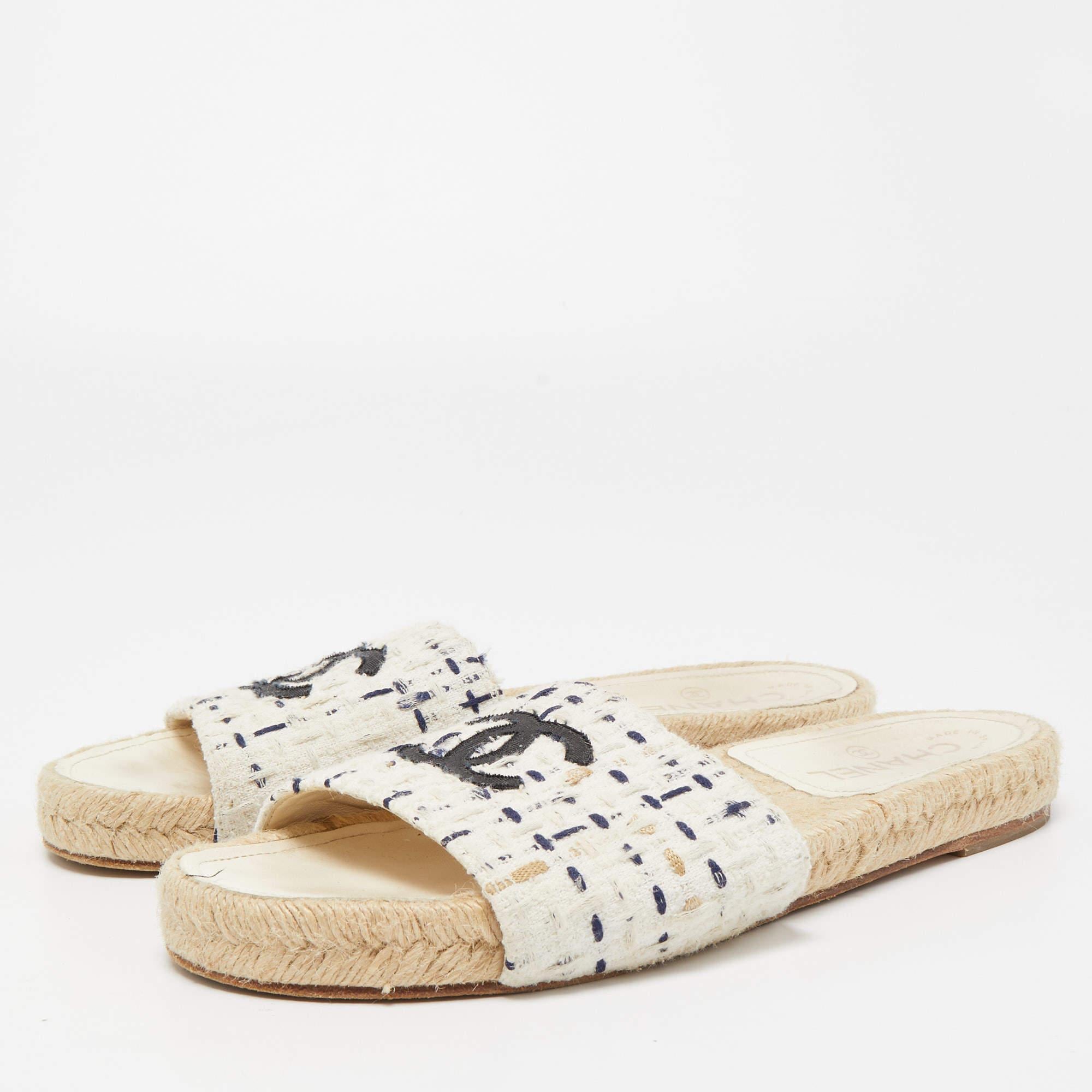 Women's Chanel White/Navy Blue Tweed CC Espadrille Flat Slides Size 39