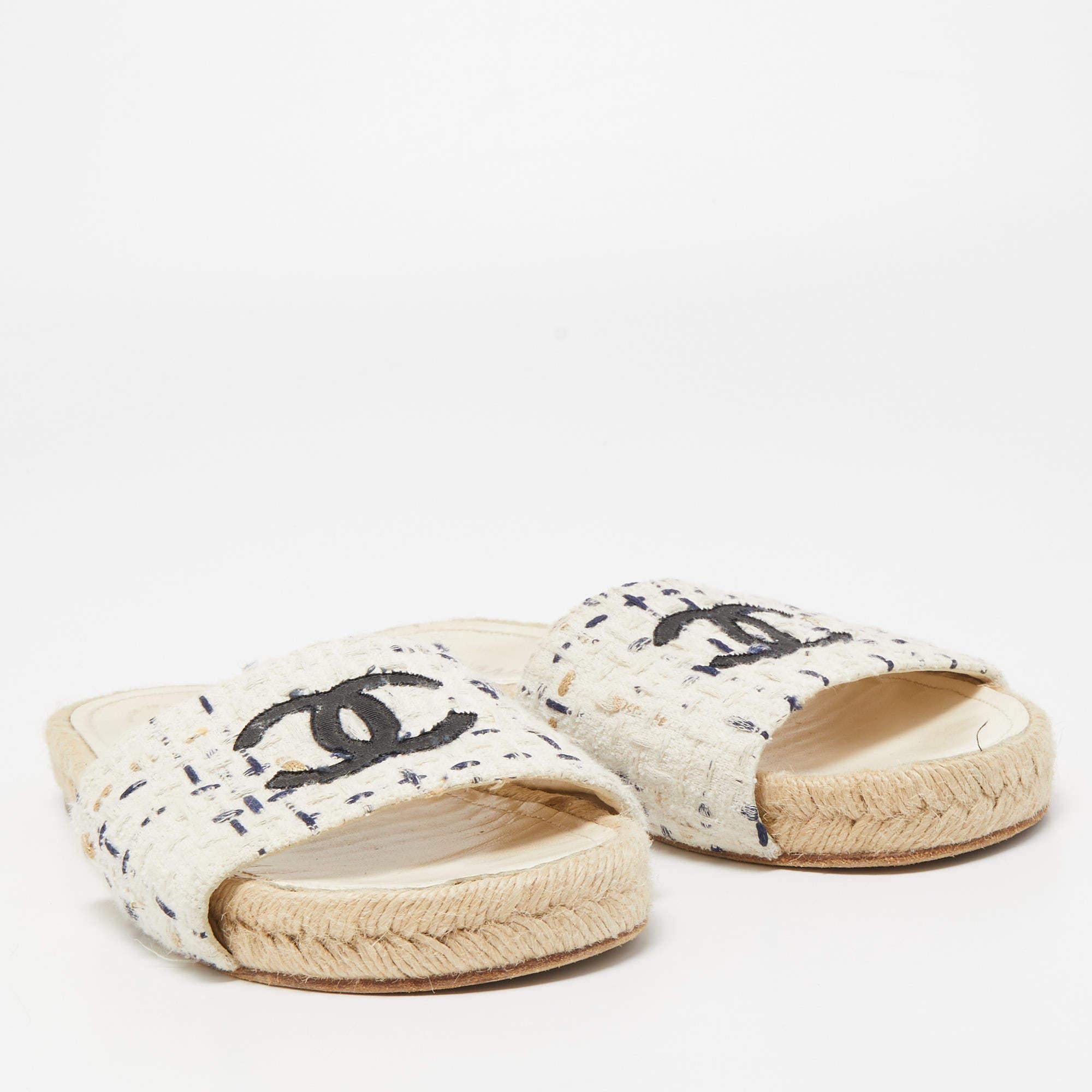 Chanel White/Navy Blue Tweed CC Espadrille Flat Slides Size 39 1