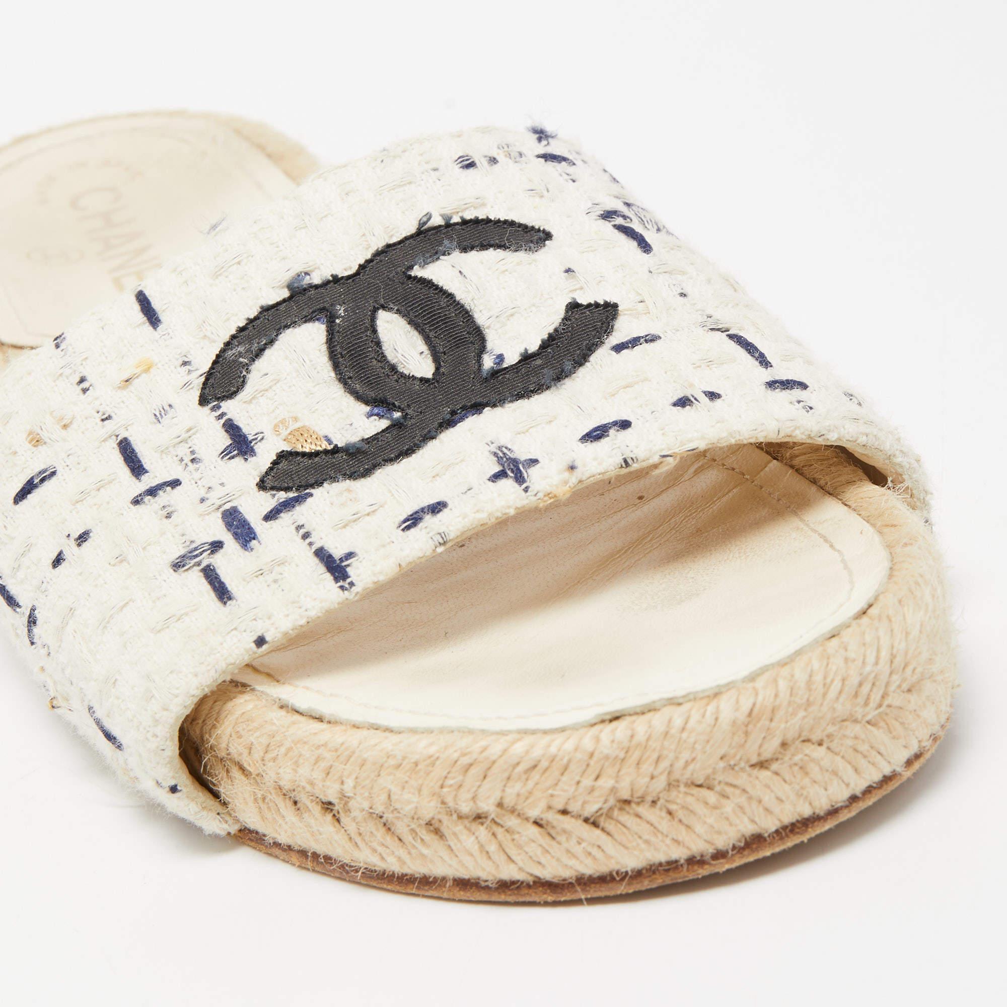 Chanel White/Navy Blue Tweed CC Espadrille Flat Slides Size 39 3