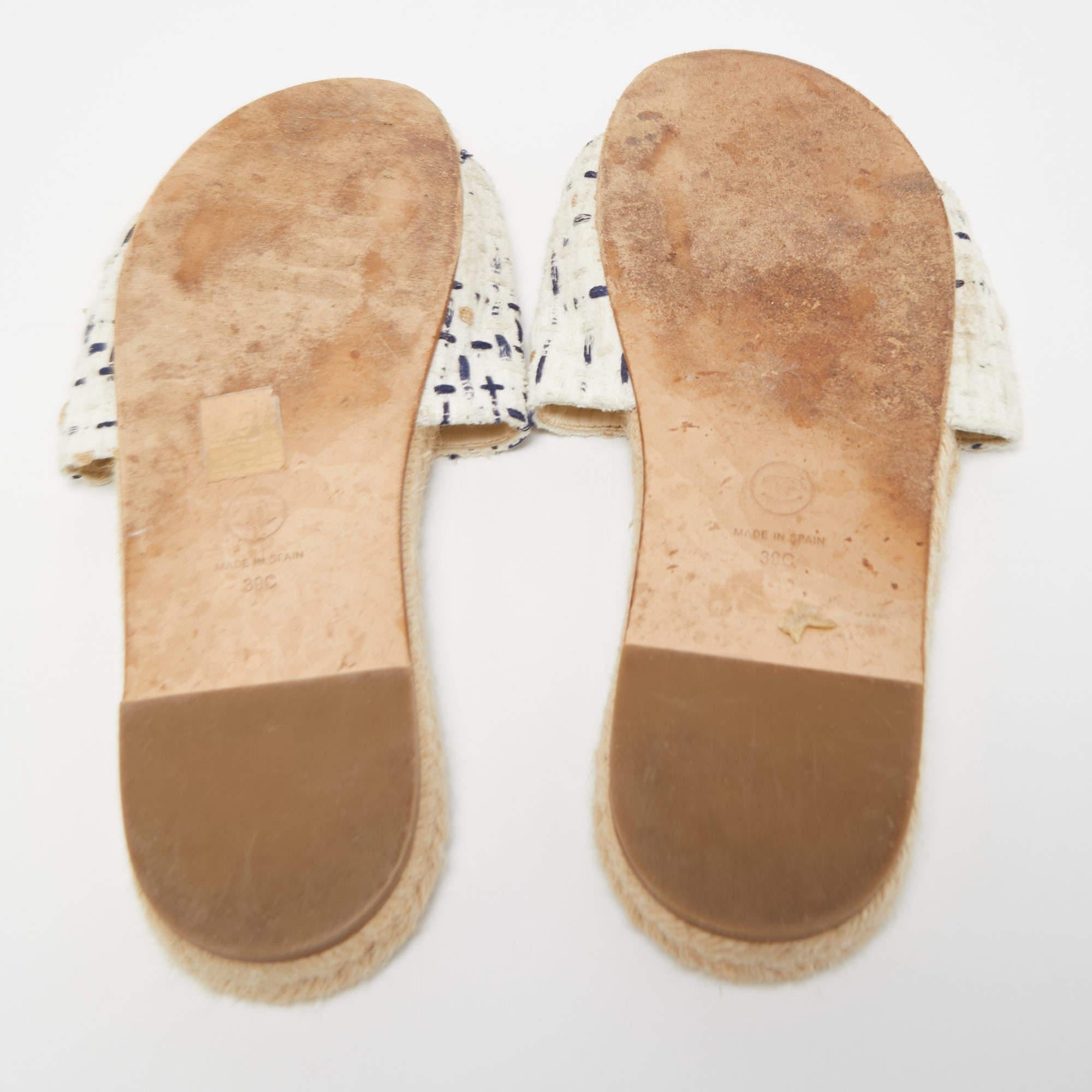 Chanel White/Navy Blue Tweed CC Espadrille Flat Slides Size 39 4