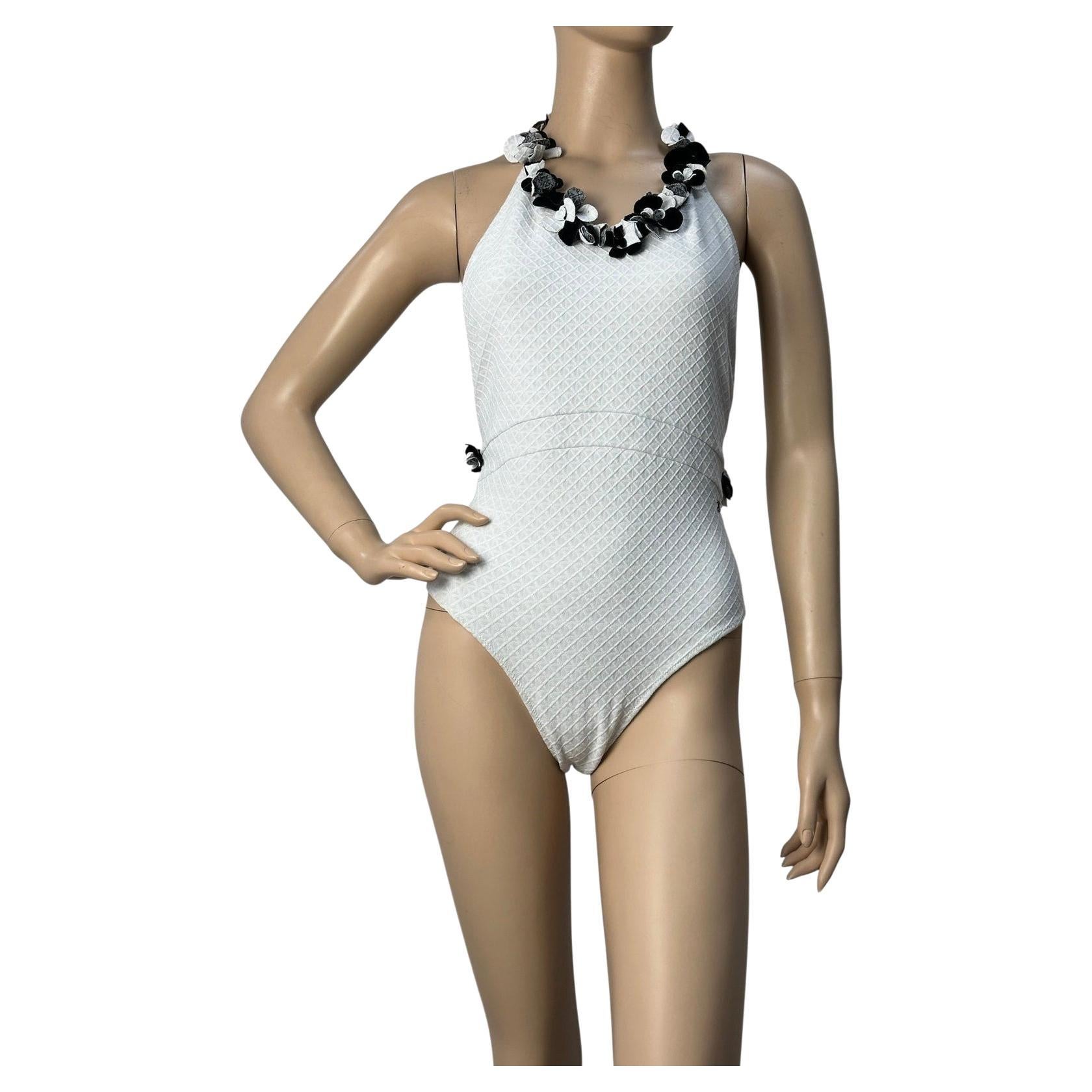 Maillot de bain Chanel blanc avec décolleté orné Sz.38