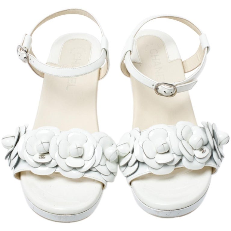 CHANEL 25S STRAP SANDALS IN WHITE PATENT CALFSKIN SILVER HARDWARE