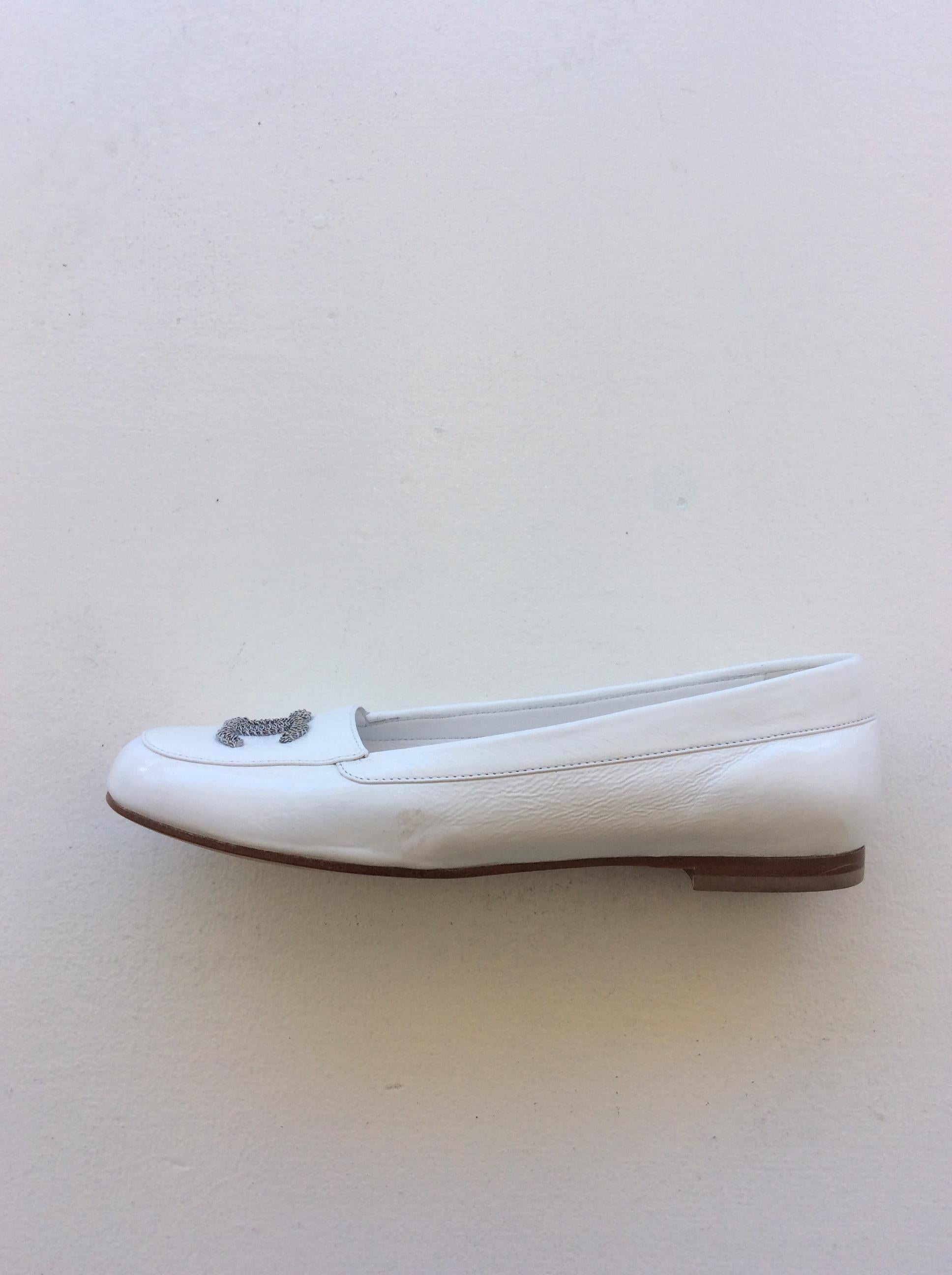 Chanel White Patent Leather Loafers. size 7.5 In Good Condition For Sale In San Francisco, CA