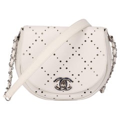Leather handbag Chanel White in Leather - 27998412