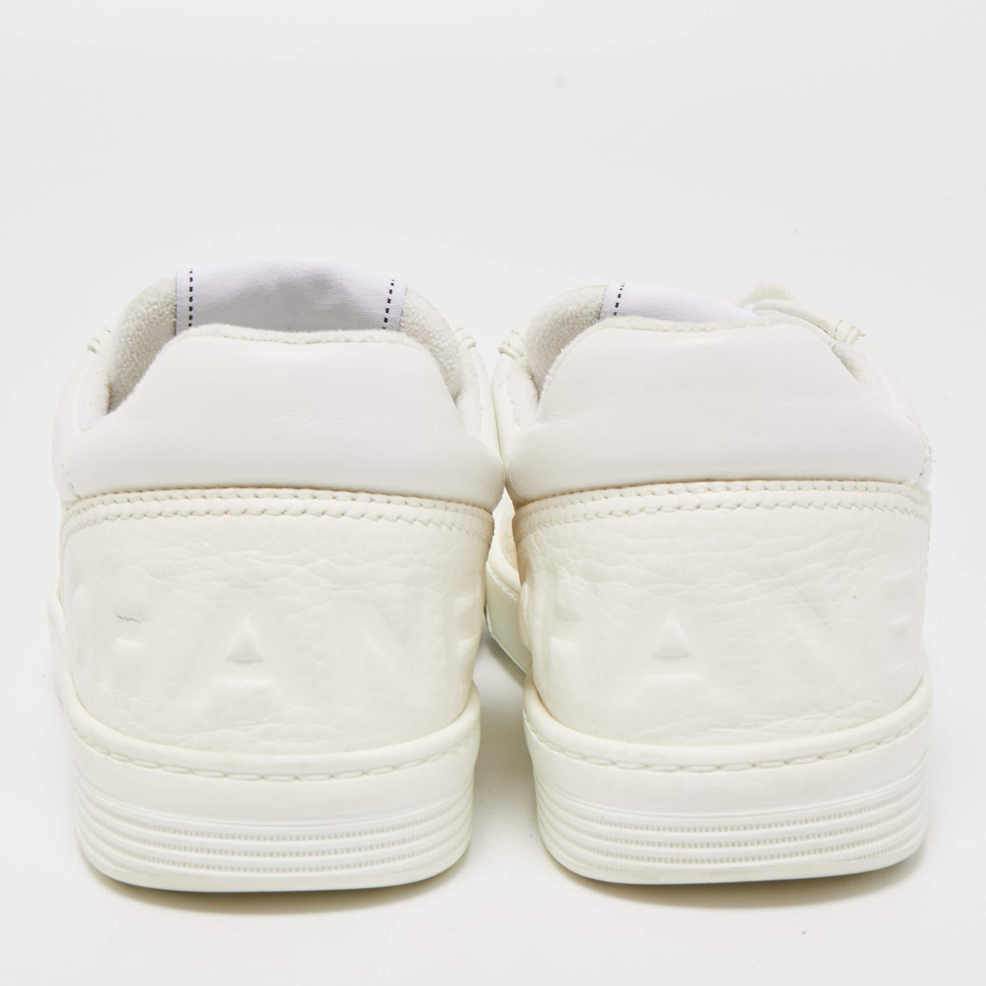 Chanel White Perforated Leather CC Low Top Sneakers Size 37 In Good Condition In Dubai, Al Qouz 2