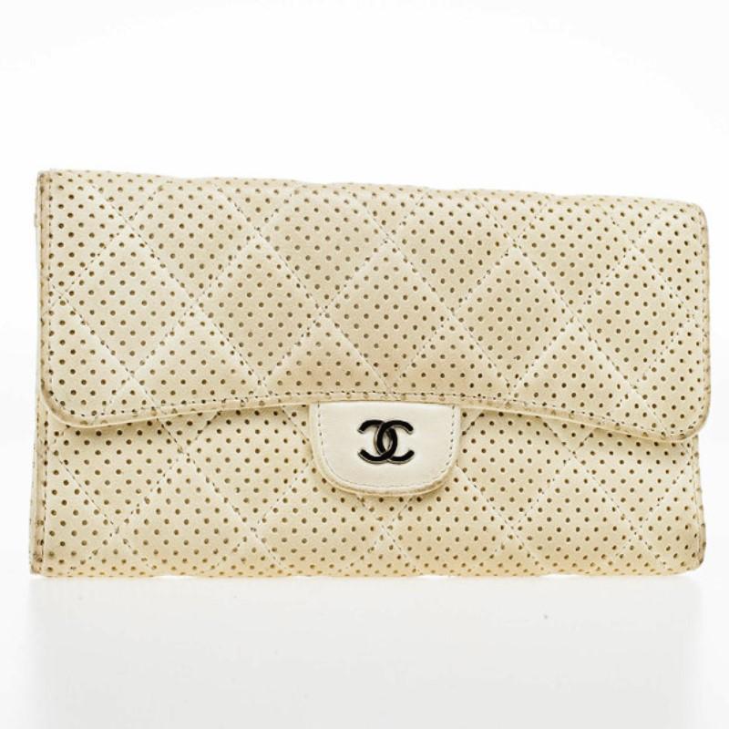 Chanel White Perforated Leather Continental Wallet In Good Condition In Dubai, Al Qouz 2
