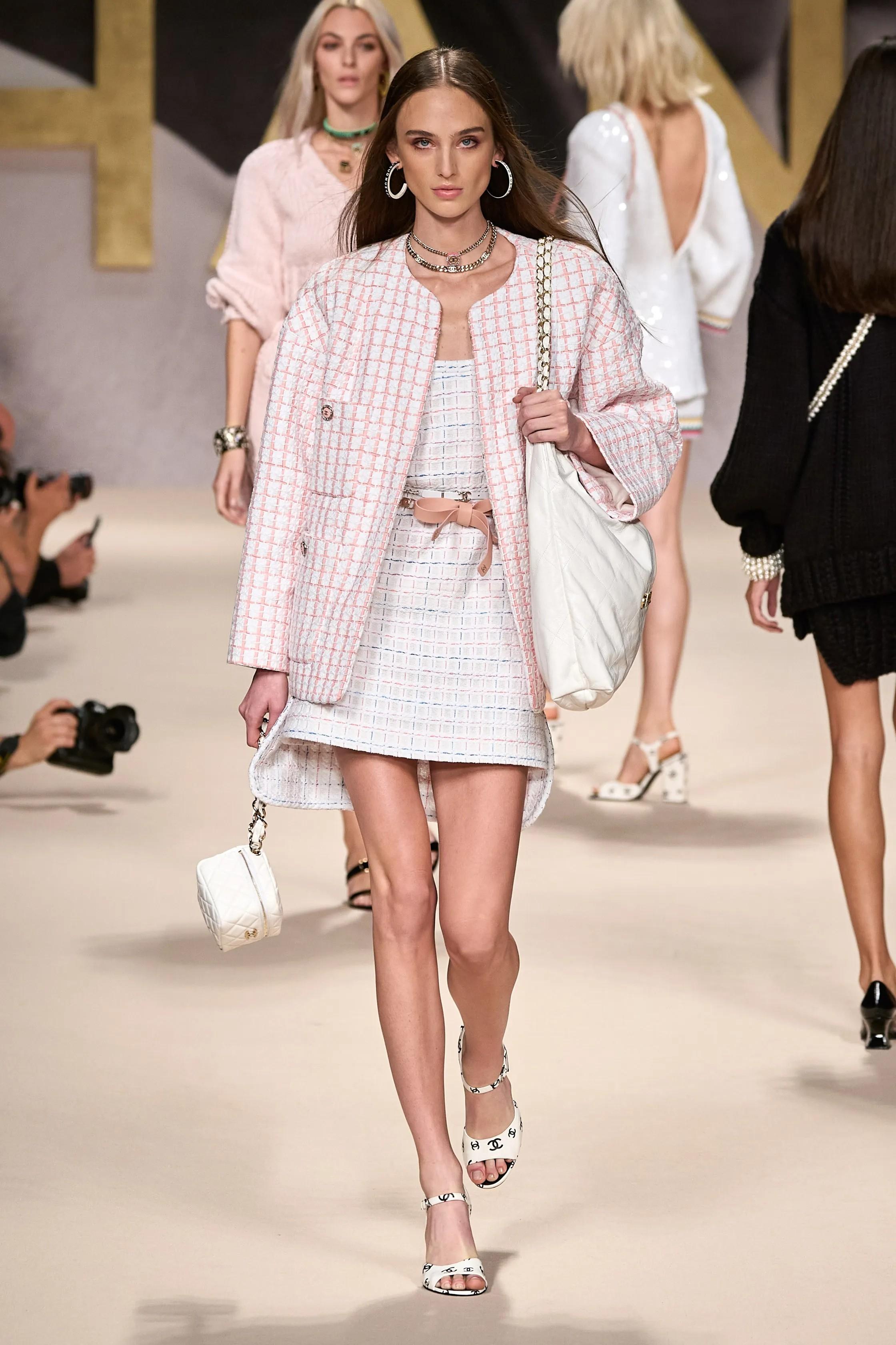 CHANEL white pink cotton 2022 22S FOUR POCKET RIBBON TWEED Jacket 42 L For Sale 4