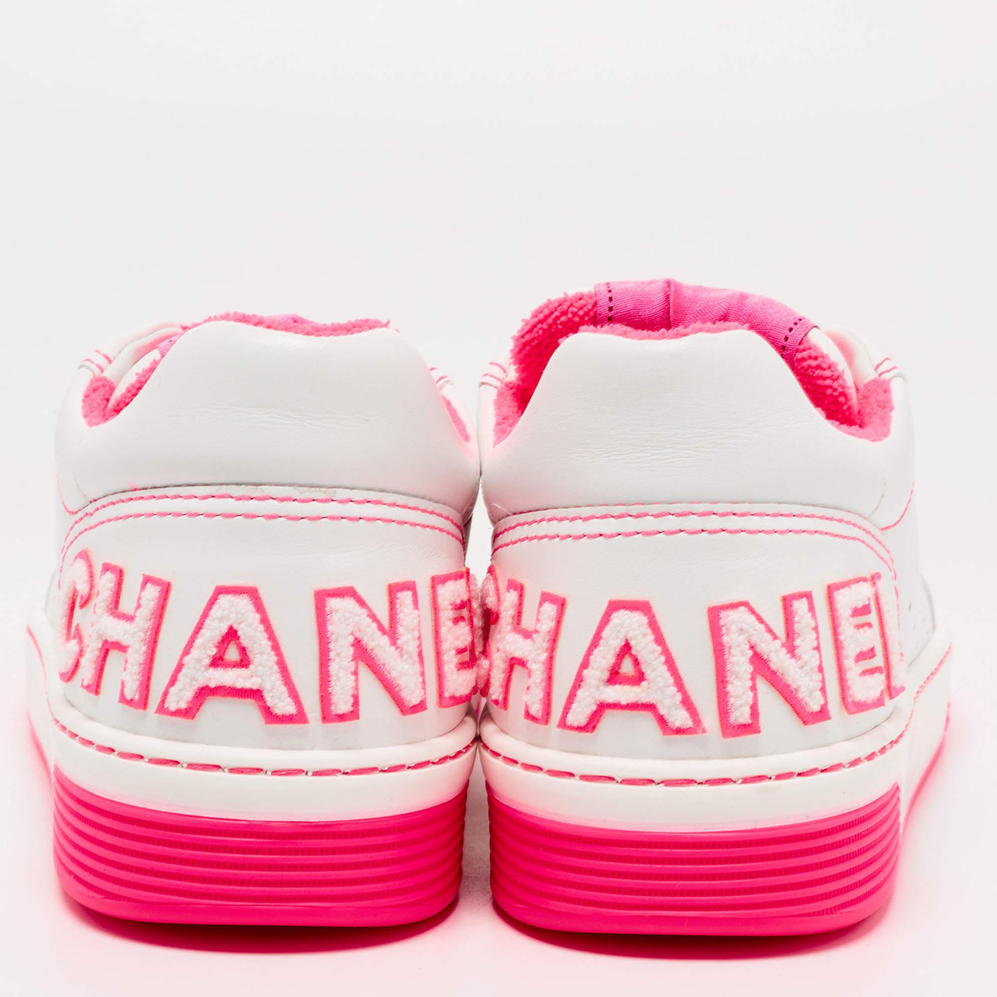 Chanel White/Pink Leather 22P Trainer Sneakers Size 39.5 In New Condition In Dubai, Al Qouz 2