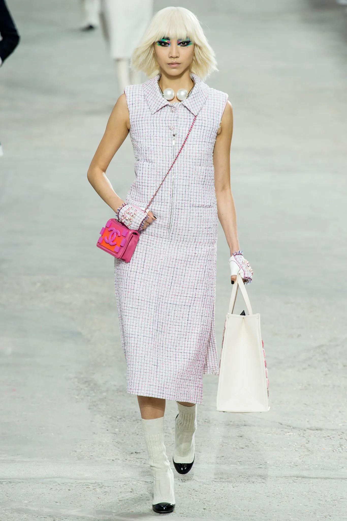 CHANEL white pink navy 14S LEATHER TRIM TWEED MIDI SHIRT Dress 40 M For Sale 3