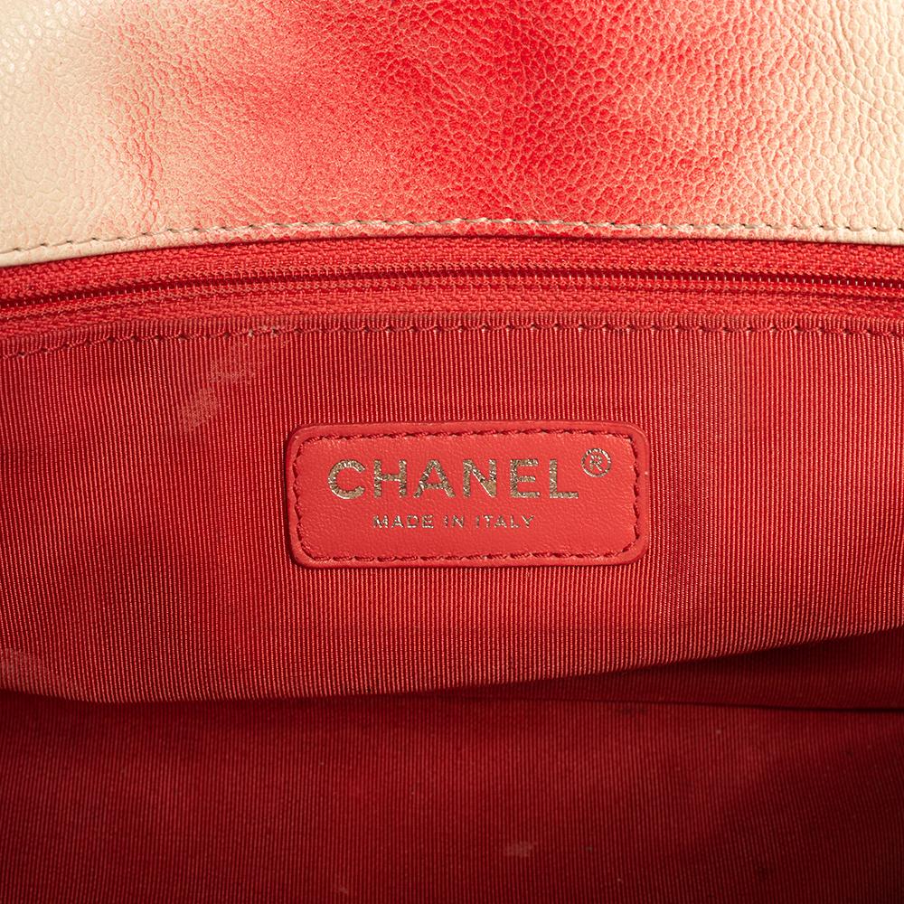 Chanel White/Pink Ombre Quilted Caviar Leather Jumbo Classic Single Flap Bag In Good Condition In Dubai, Al Qouz 2