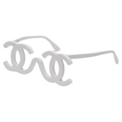 Chanel Gafas con Logotipo de Plástico Blanco y Funda