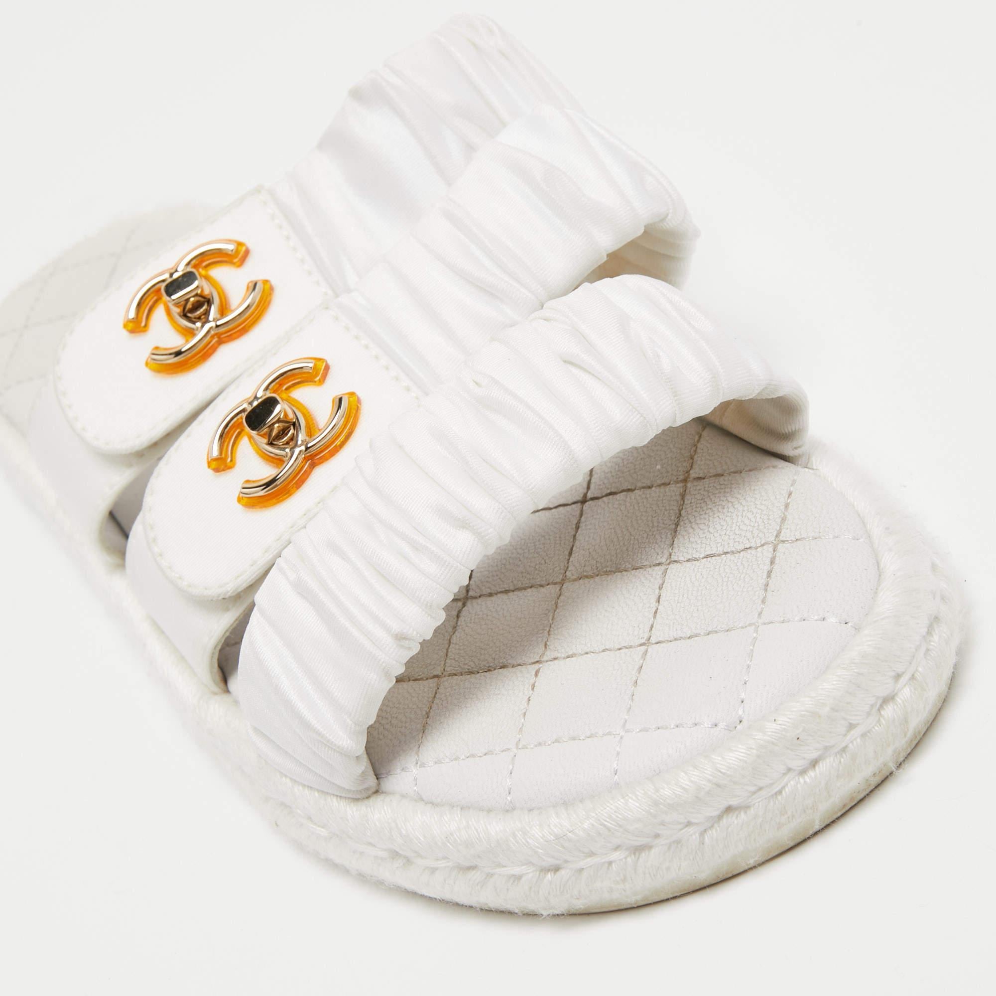 Chanel White Pleated Satin CC Turnlock Espadrille Slides Size 39 3