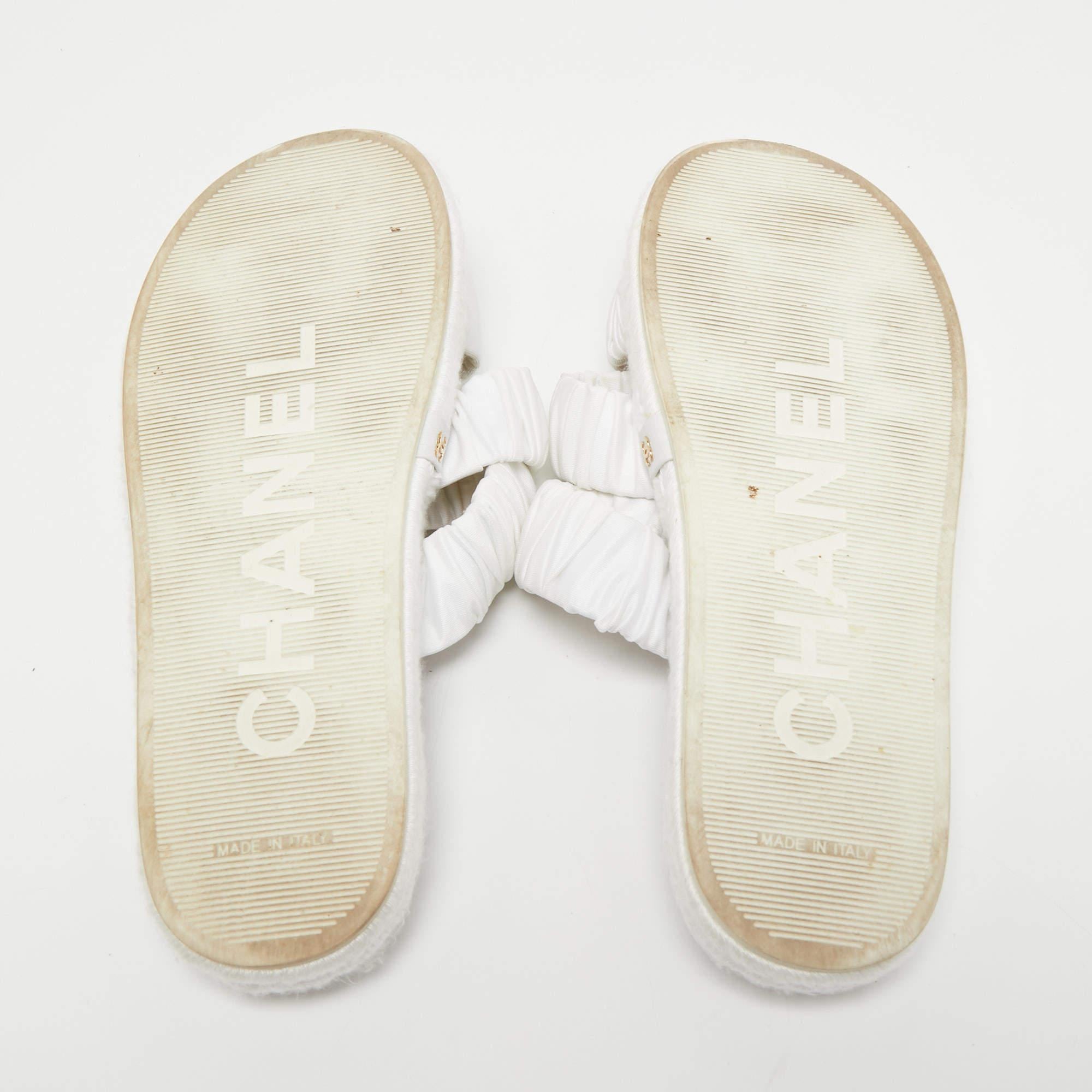 Chanel White Pleated Satin CC Turnlock Espadrille Slides Size 39 4
