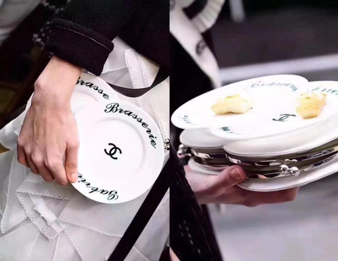 CHANEL White Plexiglass & Calfskin Brasserie Gabrielle Double Plates Clutch 12
